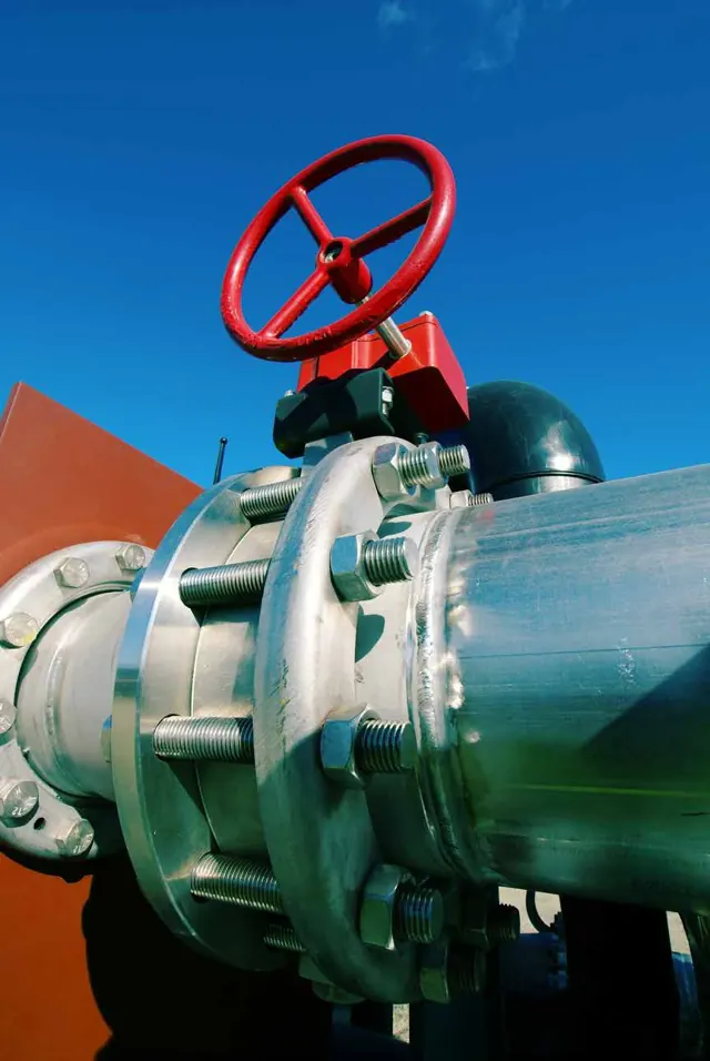 Industrial pipeline valve and handwheel